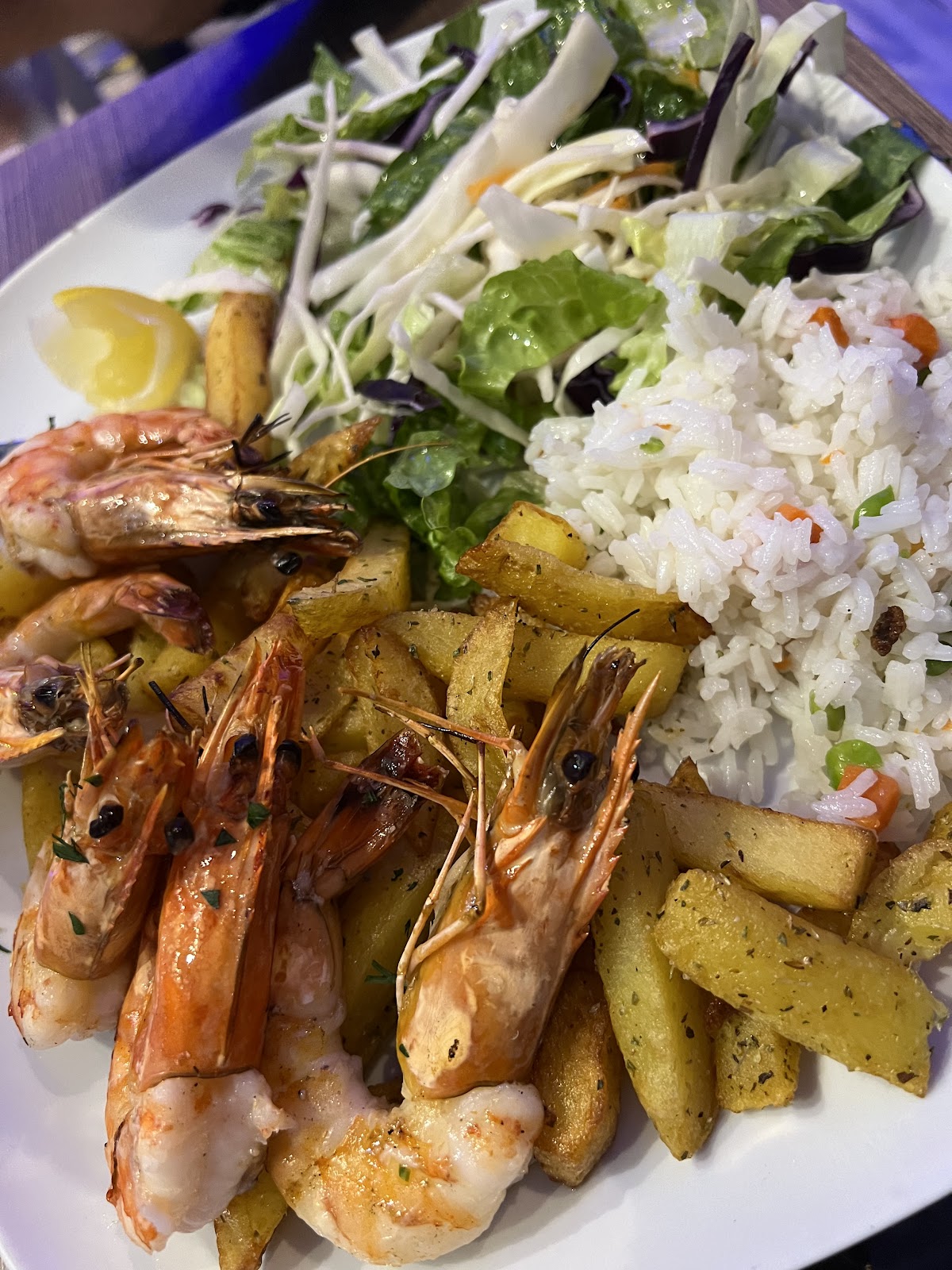 Sałatka i grillowany kurczak